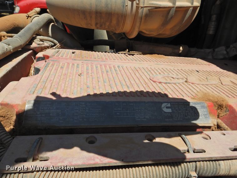 image for item DI0210 2004 Volvo VNL  semi truck