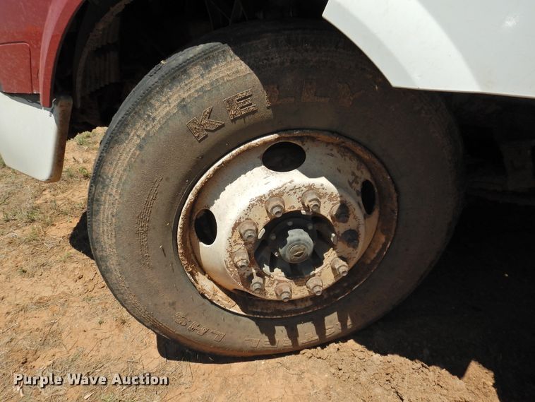 image for item DI0210 2004 Volvo VNL  semi truck