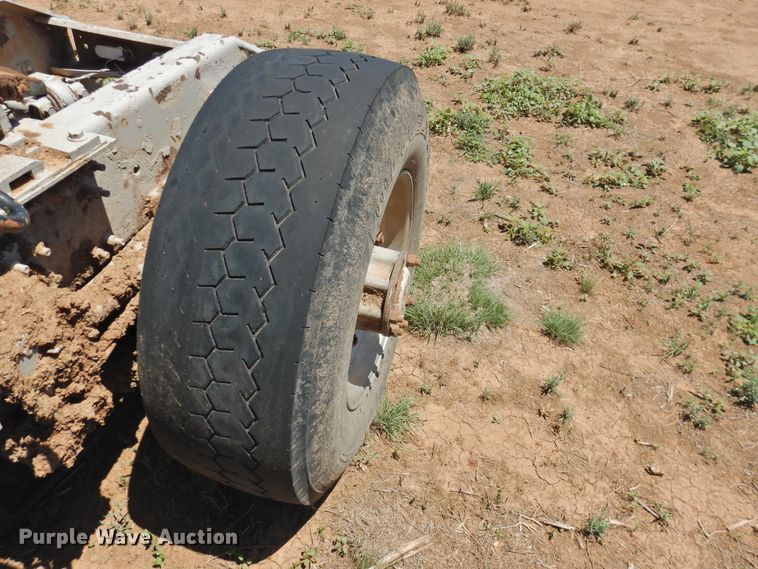 image for item DI0210 2004 Volvo VNL  semi truck