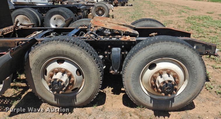 image for item DI0212 2005 Freightliner Columbia 120  semi truck