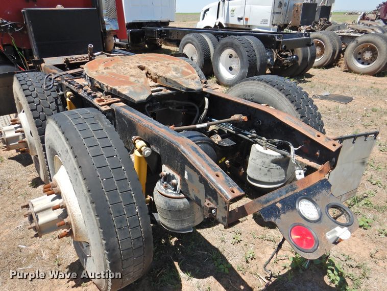 image for item DI0212 2005 Freightliner Columbia 120  semi truck