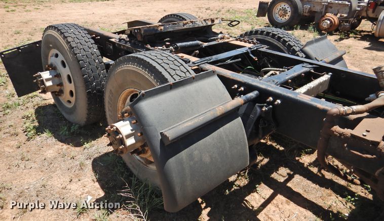 image for item DI0212 2005 Freightliner Columbia 120  semi truck