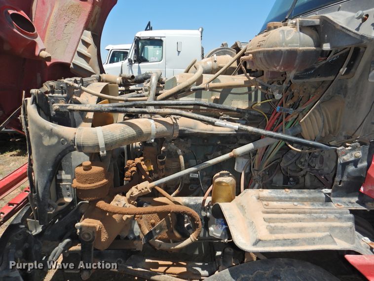 image for item DI0212 2005 Freightliner Columbia 120  semi truck