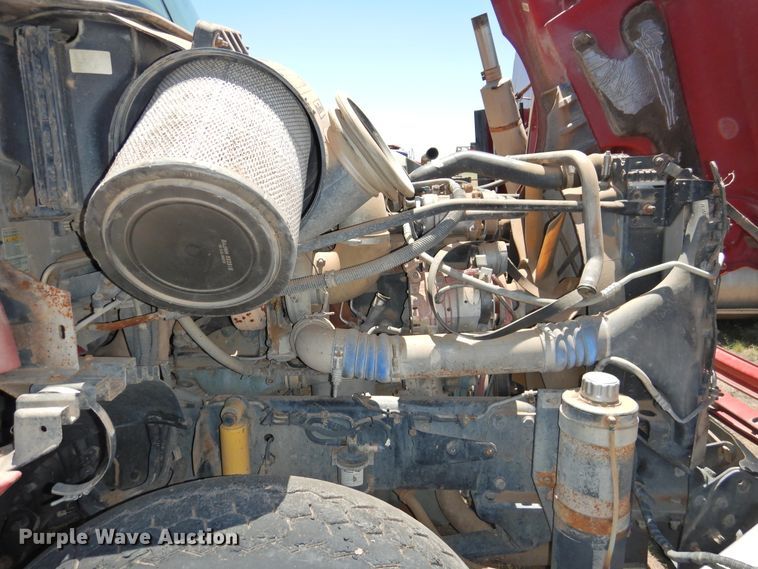 image for item DI0212 2005 Freightliner Columbia 120  semi truck