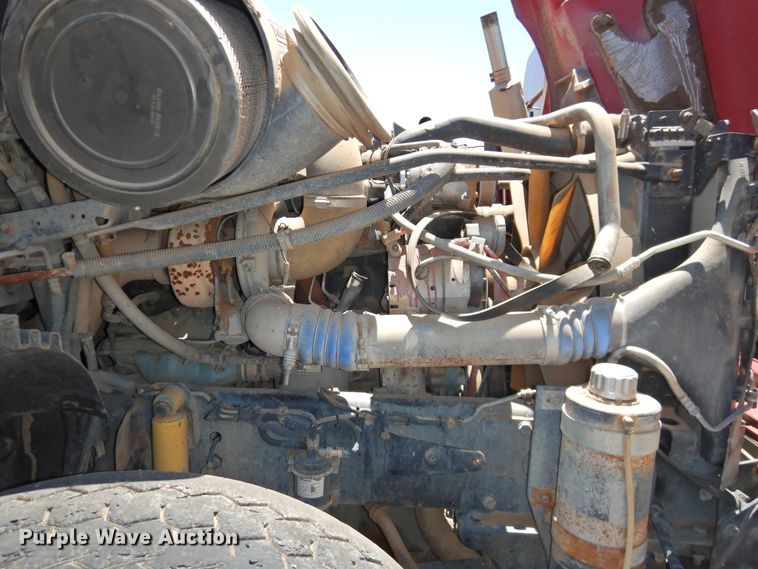 image for item DI0212 2005 Freightliner Columbia 120  semi truck