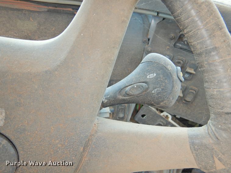 image for item DI0212 2005 Freightliner Columbia 120  semi truck