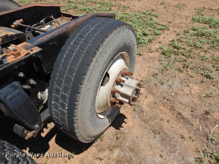 image for item DI0212 2005 Freightliner Columbia 120  semi truck