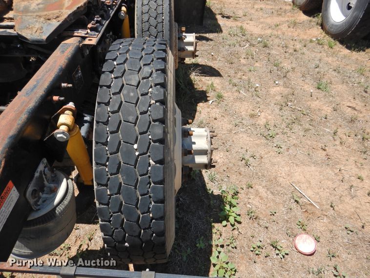 image for item DI0212 2005 Freightliner Columbia 120  semi truck