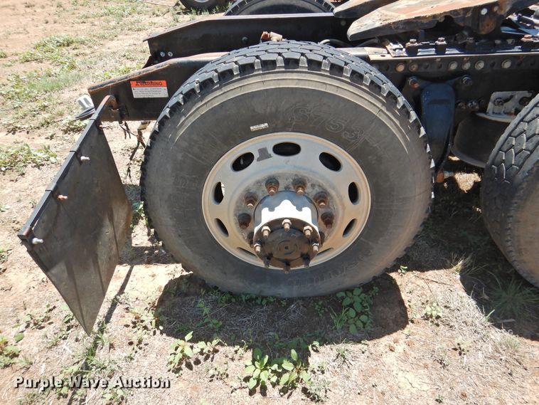 image for item DI0212 2005 Freightliner Columbia 120  semi truck