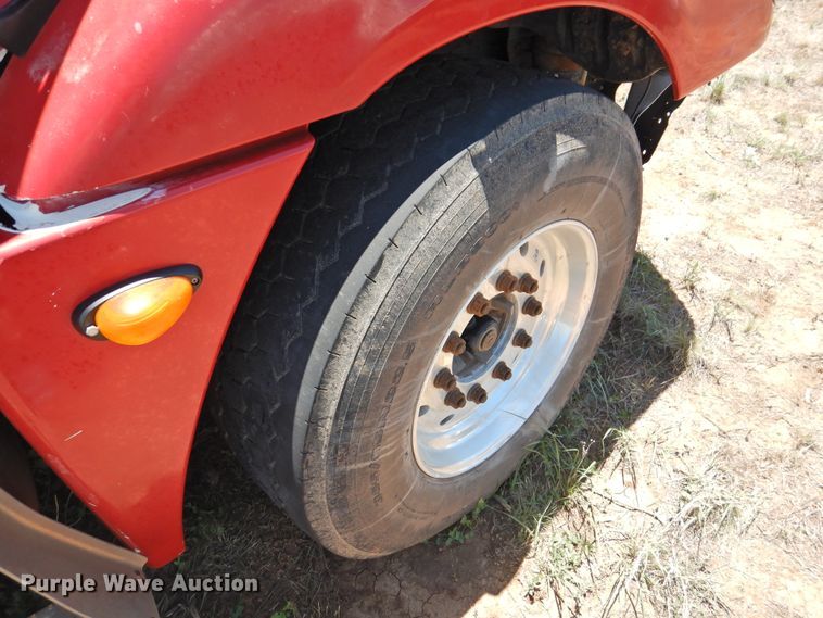 image for item DI0212 2005 Freightliner Columbia 120  semi truck