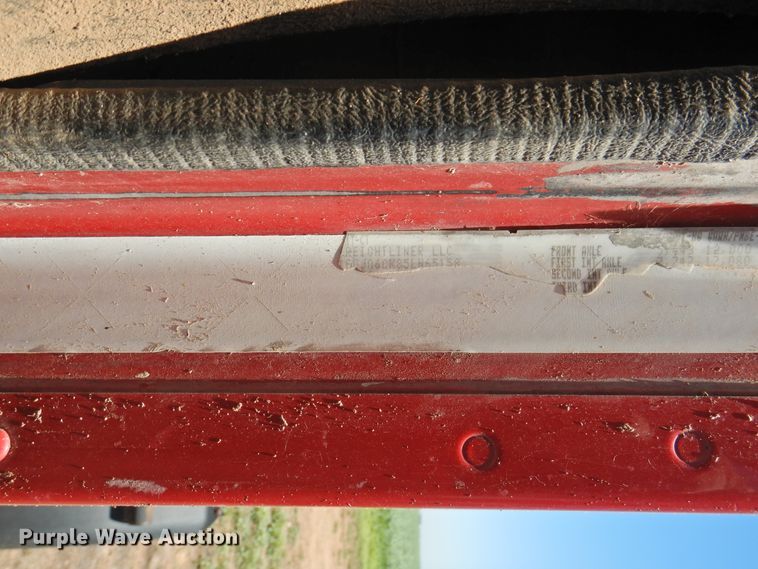 image for item DI0212 2005 Freightliner Columbia 120  semi truck