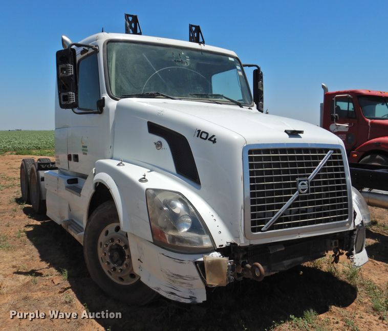 image for item DI0214 2006 Volvo VNL  semi truck