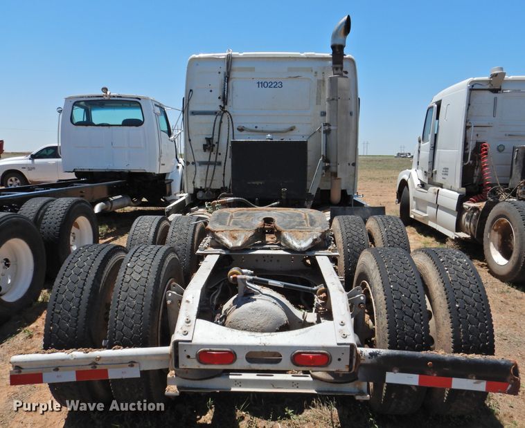 image for item DI0214 2006 Volvo VNL  semi truck