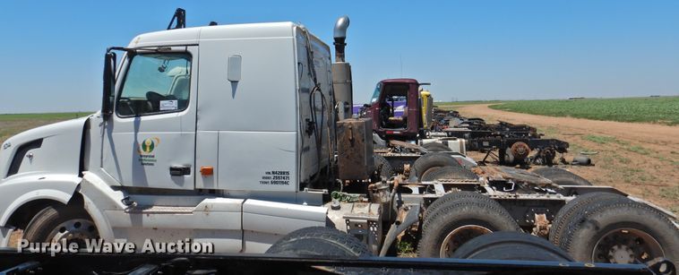 image for item DI0214 2006 Volvo VNL  semi truck