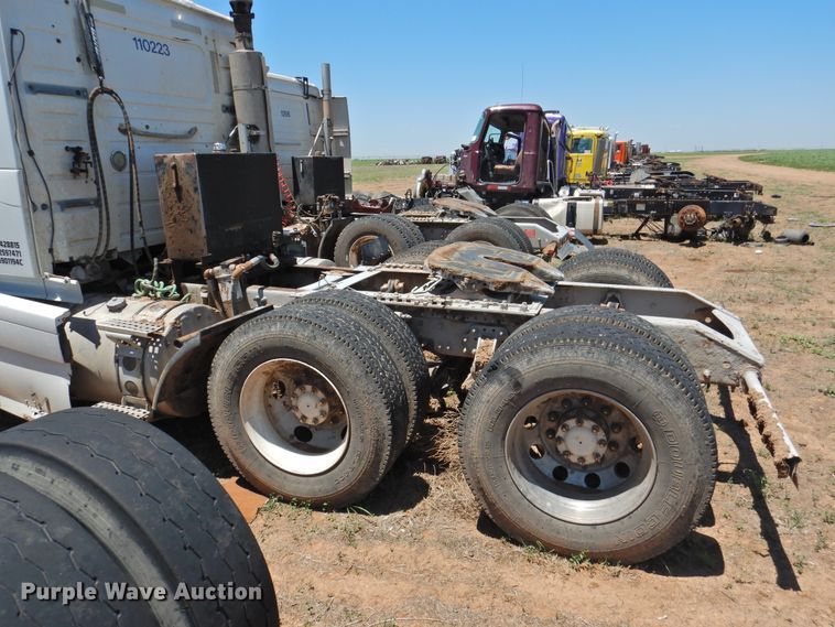 image for item DI0214 2006 Volvo VNL  semi truck