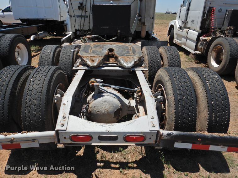 image for item DI0214 2006 Volvo VNL  semi truck