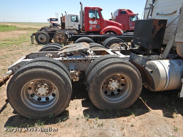 image for item DI0214 2006 Volvo VNL  semi truck