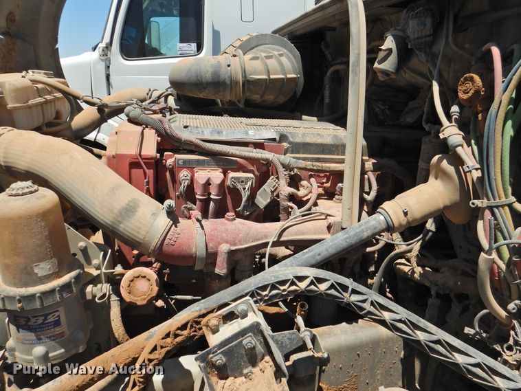 image for item DI0214 2006 Volvo VNL  semi truck