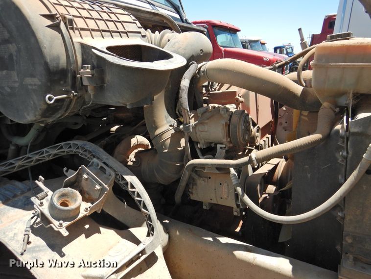 image for item DI0214 2006 Volvo VNL  semi truck