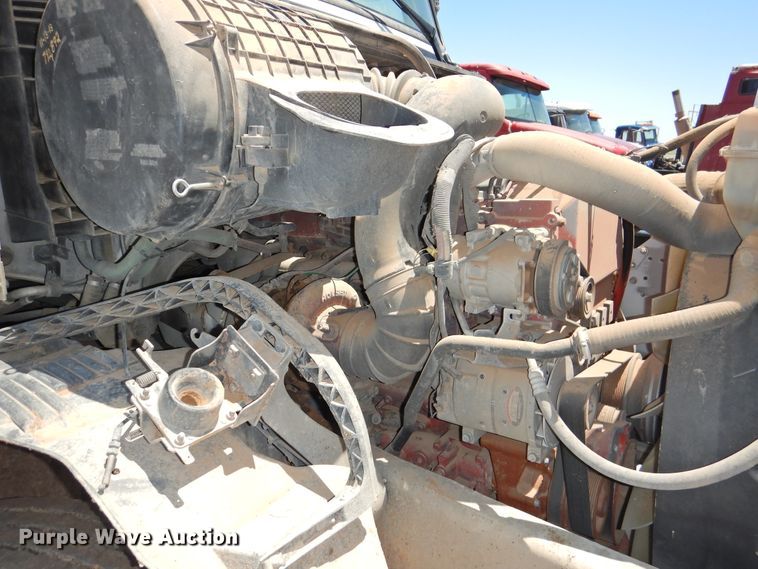 image for item DI0214 2006 Volvo VNL  semi truck