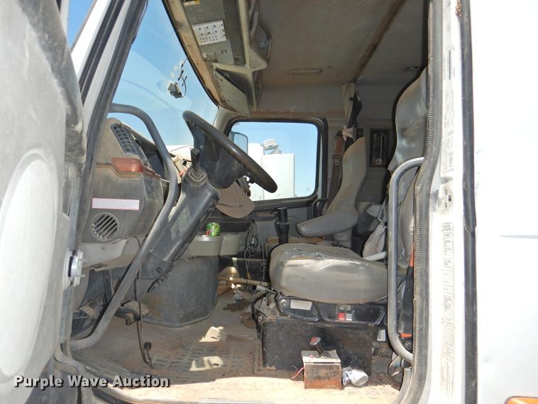 image for item DI0214 2006 Volvo VNL  semi truck