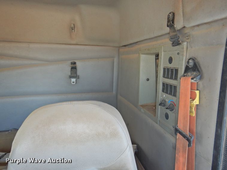 image for item DI0214 2006 Volvo VNL  semi truck