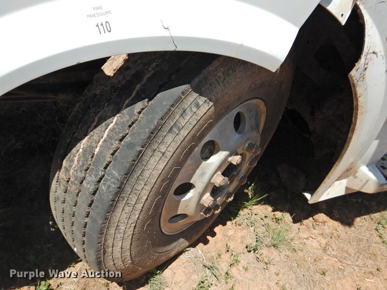 image for item DI0214 2006 Volvo VNL  semi truck