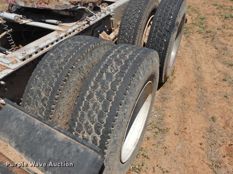 image for item DI0214 2006 Volvo VNL  semi truck