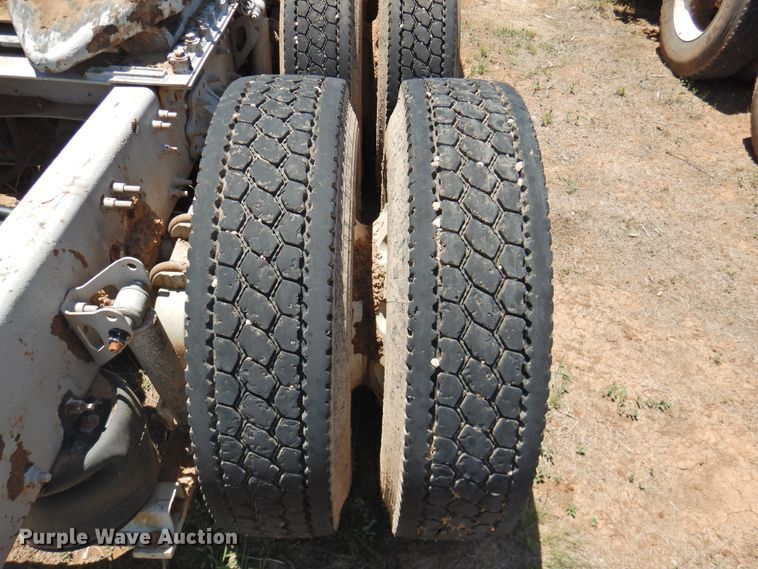 image for item DI0214 2006 Volvo VNL  semi truck