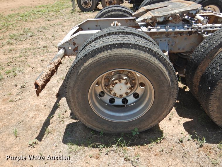 image for item DI0214 2006 Volvo VNL  semi truck