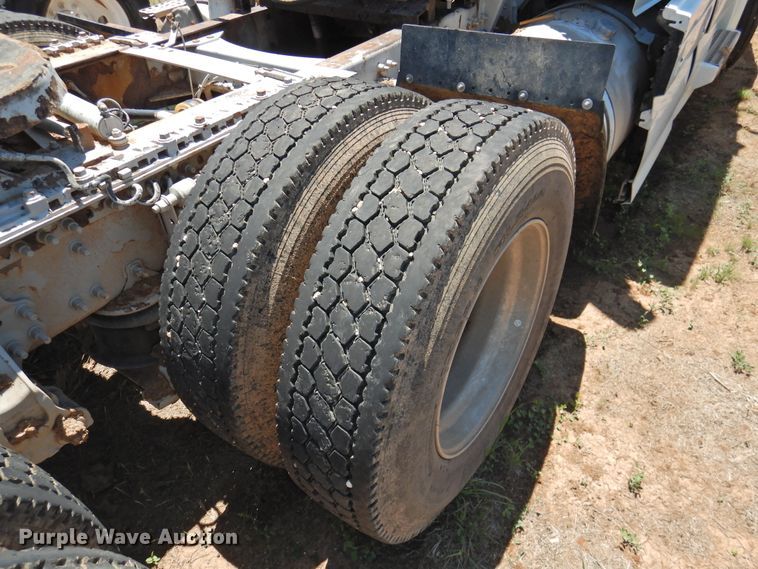 image for item DI0214 2006 Volvo VNL  semi truck