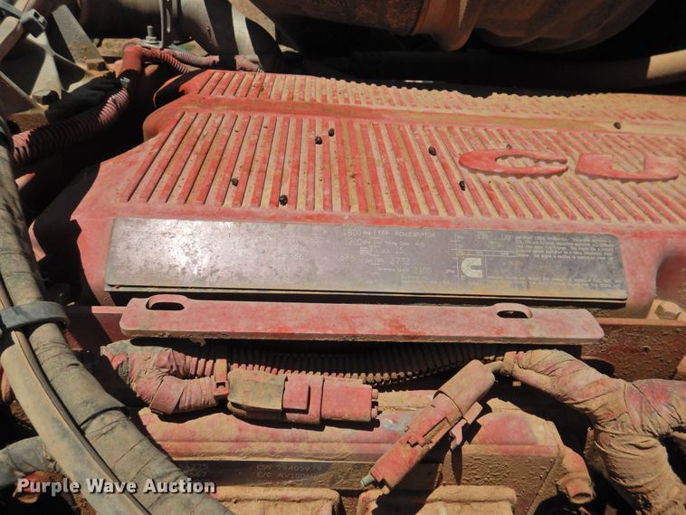 image for item DI0215 2010 Volvo VNL  semi truck