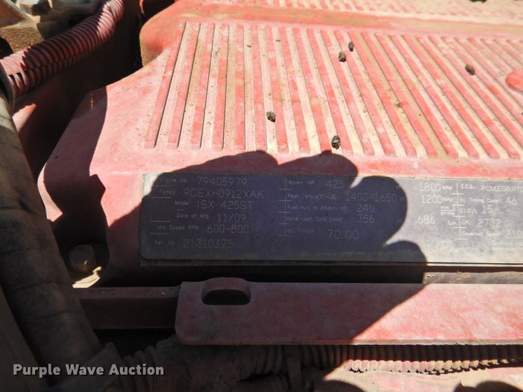 image for item DI0215 2010 Volvo VNL  semi truck