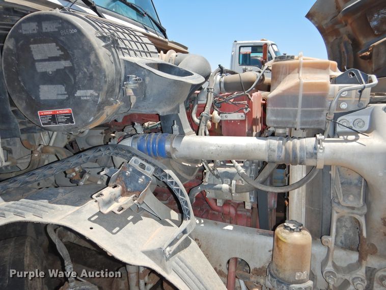 image for item DI0215 2010 Volvo VNL  semi truck