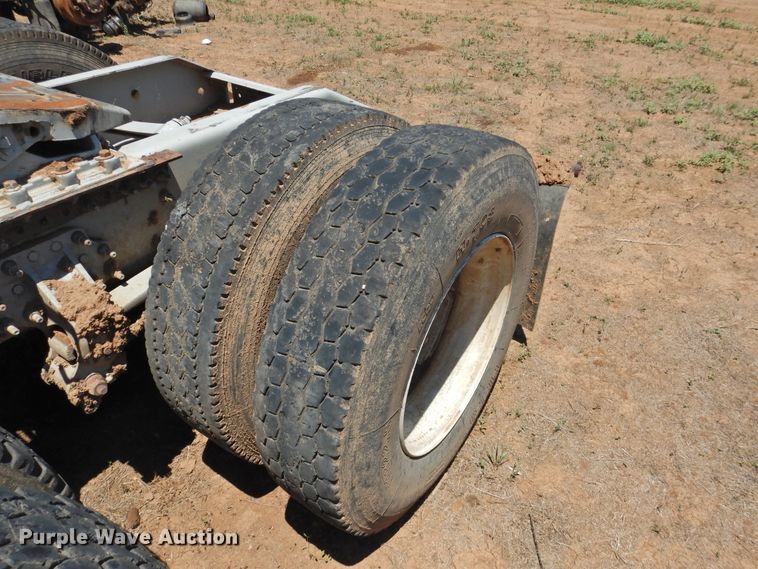 image for item DI0215 2010 Volvo VNL  semi truck