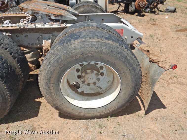 image for item DI0215 2010 Volvo VNL  semi truck