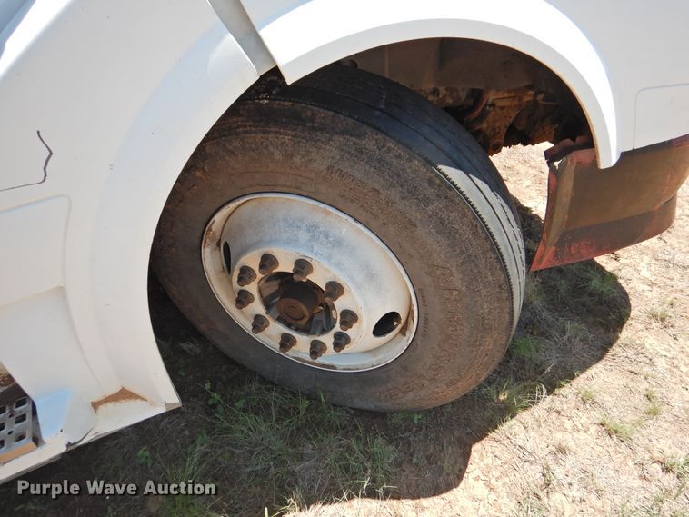 image for item DI0215 2010 Volvo VNL  semi truck