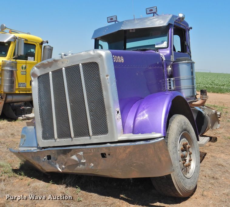 image for item DI0217 2011 Peterbilt 388  semi truck