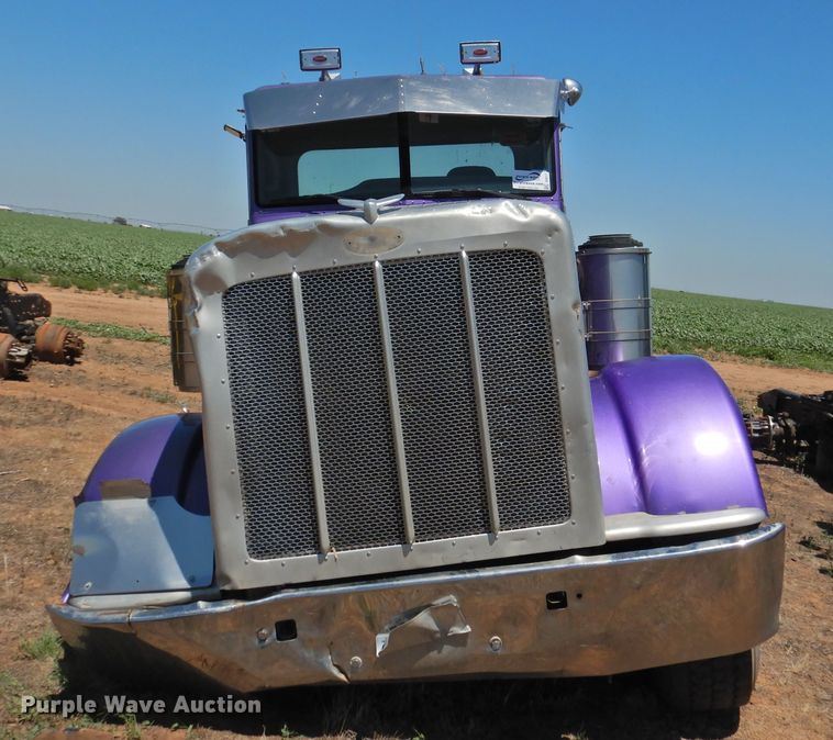 image for item DI0217 2011 Peterbilt 388  semi truck