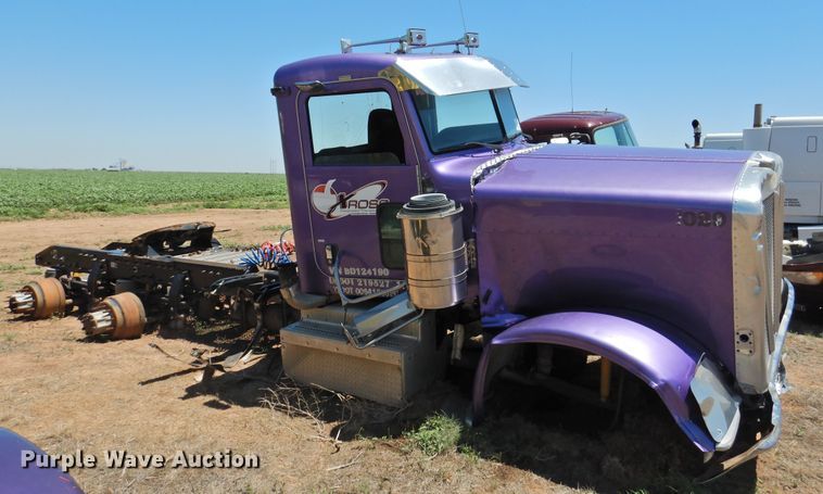 image for item DI0217 2011 Peterbilt 388  semi truck