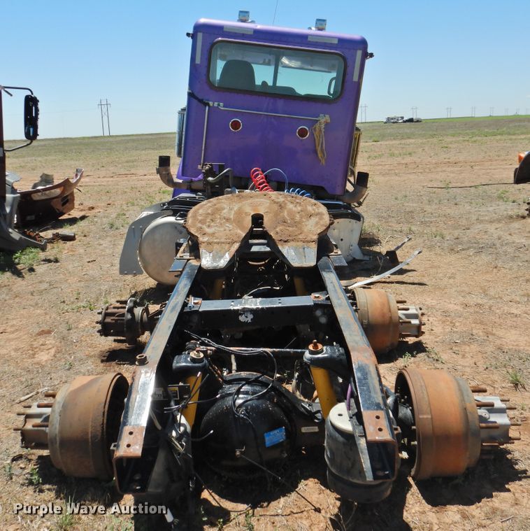 image for item DI0217 2011 Peterbilt 388  semi truck