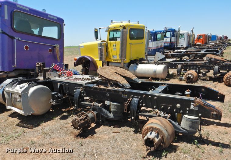 image for item DI0217 2011 Peterbilt 388  semi truck