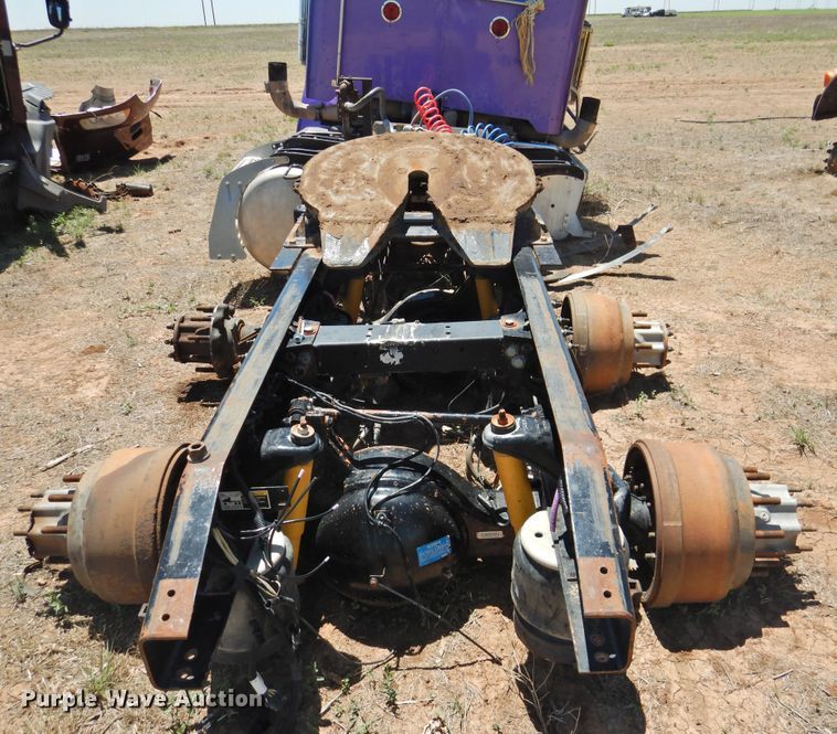 image for item DI0217 2011 Peterbilt 388  semi truck