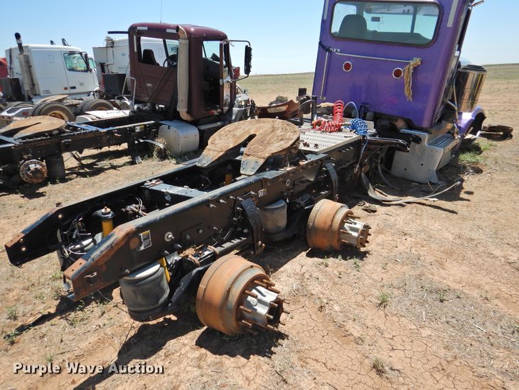 image for item DI0217 2011 Peterbilt 388  semi truck