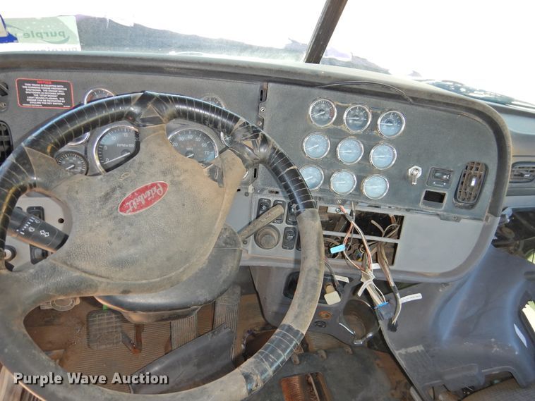 image for item DI0217 2011 Peterbilt 388  semi truck