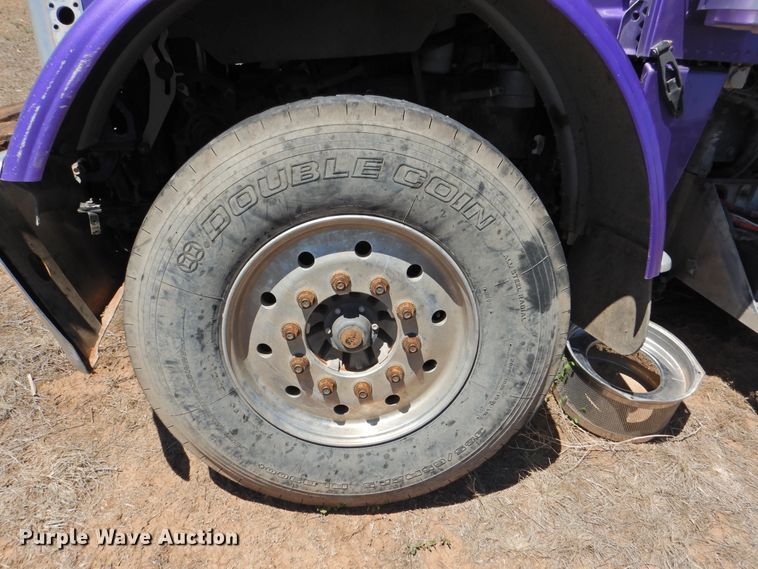 image for item DI0217 2011 Peterbilt 388  semi truck