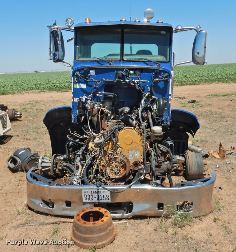 image for item DI0219 2010 Peterbilt 384  semi truck