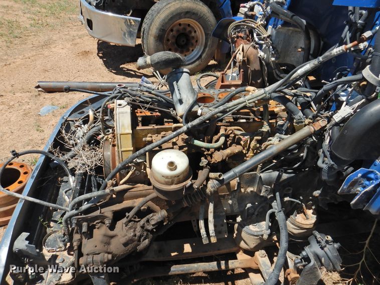 image for item DI0219 2010 Peterbilt 384  semi truck