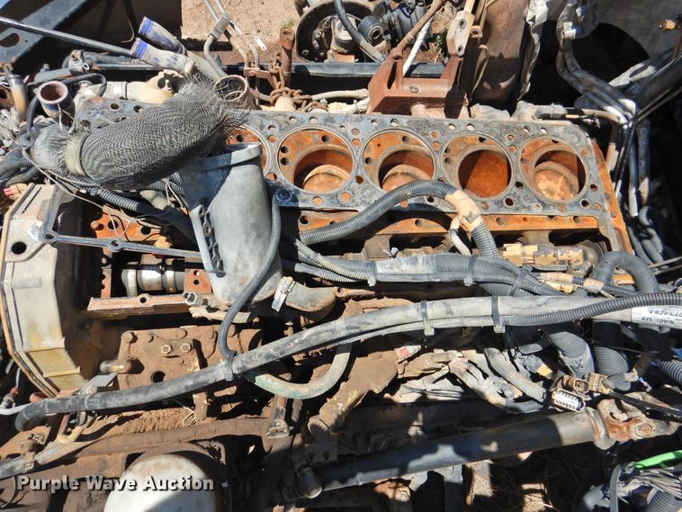 image for item DI0219 2010 Peterbilt 384  semi truck