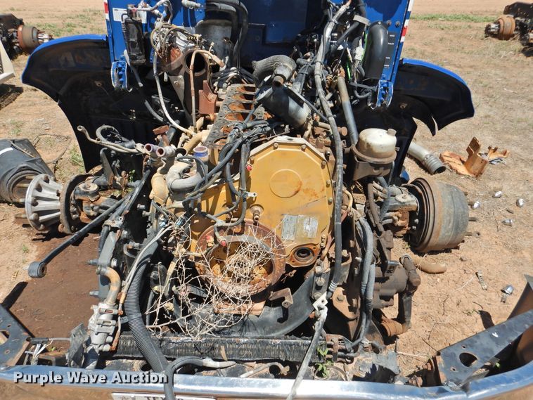 image for item DI0219 2010 Peterbilt 384  semi truck